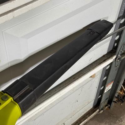 LOT 150G: SunJoe Electric Blower/Vac, Black & Decker 22” Hedge Hog & Worx WG170