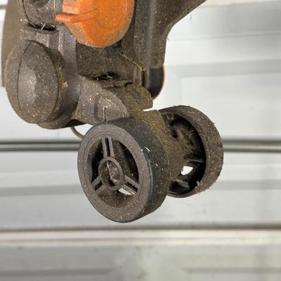 LOT 150G: SunJoe Electric Blower/Vac, Black & Decker 22” Hedge Hog & Worx WG170