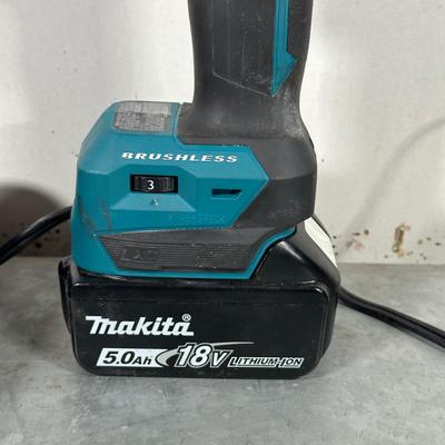 LOT 152G: Makita Cordless Belt Sander XSB01
