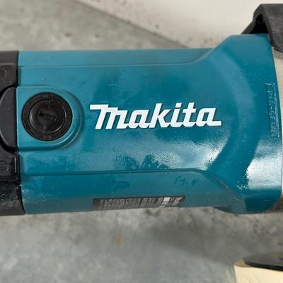 LOT 153G: Makita Electric Polisher 9237C