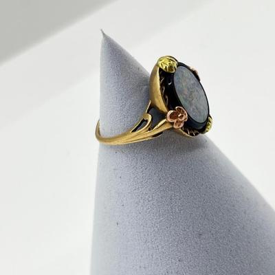 LOT 167J: 10K Yellow Gold and Opal Ring - Size 6.5 - 3.7 GTW