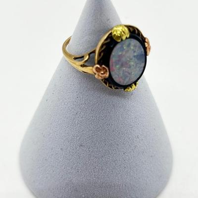 LOT 167J: 10K Yellow Gold and Opal Ring - Size 6.5 - 3.7 GTW