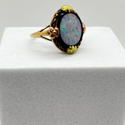 LOT 167J: 10K Yellow Gold and Opal Ring - Size 6.5 - 3.7 GTW
