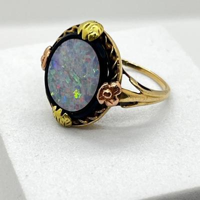 LOT 167J: 10K Yellow Gold and Opal Ring - Size 6.5 - 3.7 GTW
