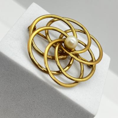 LOT 170J: 14K Yellow Gold and Pearl Pin/Brooch Signed Carl Art - 7.4 GTW