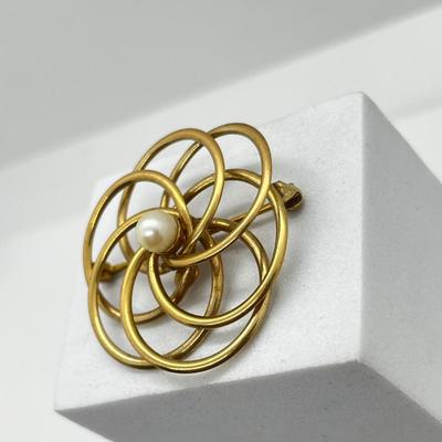 LOT 170J: 14K Yellow Gold and Pearl Pin/Brooch Signed Carl Art - 7.4 GTW