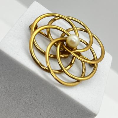 LOT 170J: 14K Yellow Gold and Pearl Pin/Brooch Signed Carl Art - 7.4 GTW