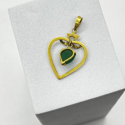 LOT 171J: 14K Yellow Gold and Jade Heart Pendant - Marked 585 - 1.1 GTW