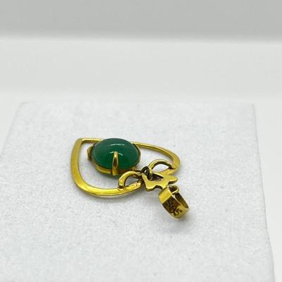 LOT 171J: 14K Yellow Gold and Jade Heart Pendant - Marked 585 - 1.1 GTW