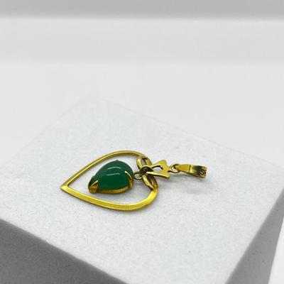 LOT 171J: 14K Yellow Gold and Jade Heart Pendant - Marked 585 - 1.1 GTW