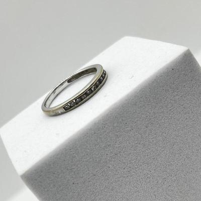 LOT 175J: 18K White Gold Channel Set Diamond Band - Size 7 - 1.7 GTW