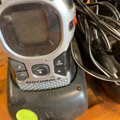 Lot 412 Motorola walkie-talkies (not tested)