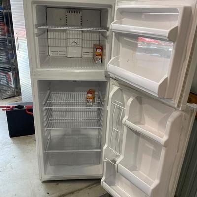 Lot 416 Magic Chef Refrigerator (works fine)