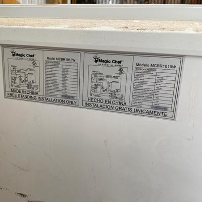 Lot 416 Magic Chef Refrigerator (works fine)