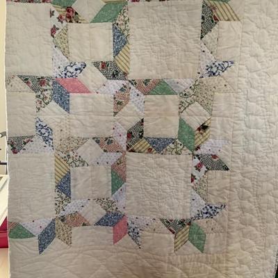 Vintage Patchwork Twin Quilt 66 x 84. Very good condition