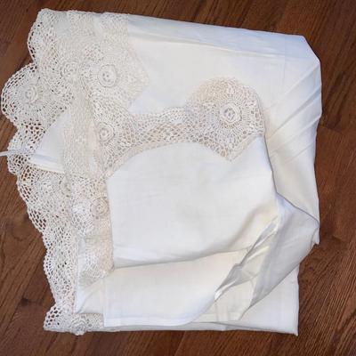 Vintage Twin size Lace edge Bed Skirt