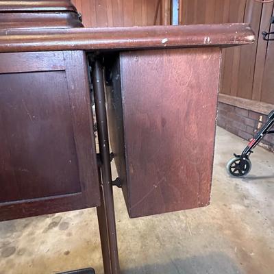 Antique Singer Sewing Cabinet with Sewing Machine, Button Holder and Thread!