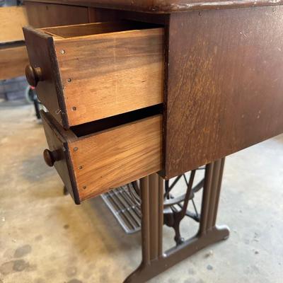 Antique Singer Sewing Cabinet with Sewing Machine, Button Holder and Thread!