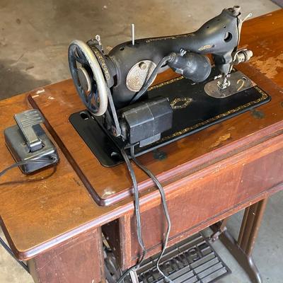 Antique Singer Sewing Cabinet with Sewing Machine, Button Holder and Thread!