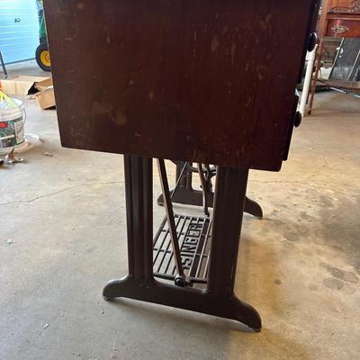 Antique Singer Sewing Cabinet with Sewing Machine, Button Holder and Thread!