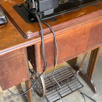 Antique Singer Sewing Cabinet with Sewing Machine, Button Holder and Thread!