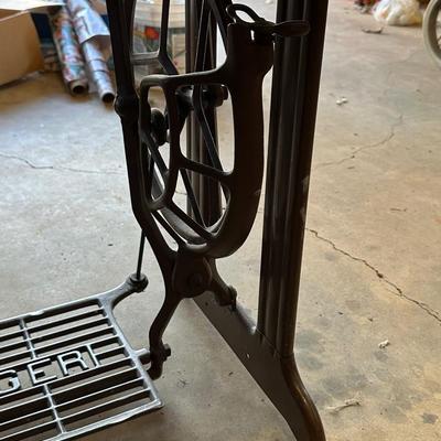 Antique Singer Sewing Cabinet with Sewing Machine, Button Holder and Thread!