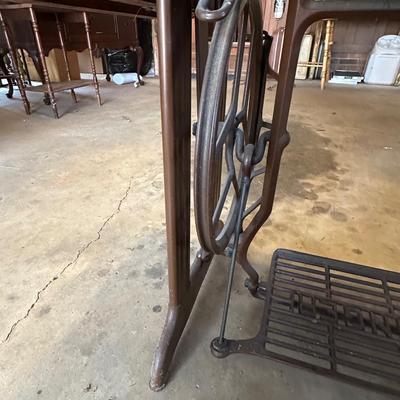 Antique Singer Sewing Cabinet with Sewing Machine, Button Holder and Thread!