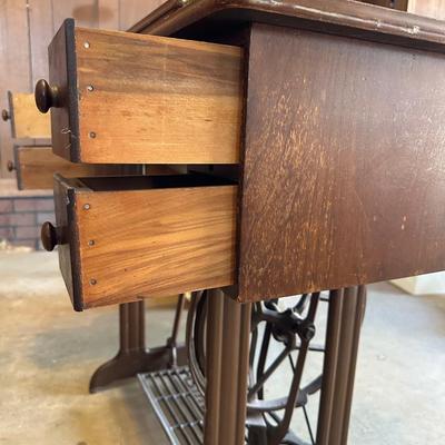 Antique Singer Sewing Cabinet with Sewing Machine, Button Holder and Thread!