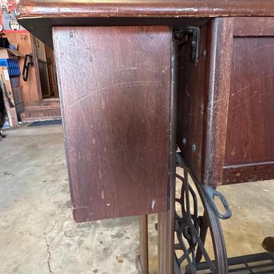 Antique Singer Sewing Cabinet with Sewing Machine, Button Holder and Thread!