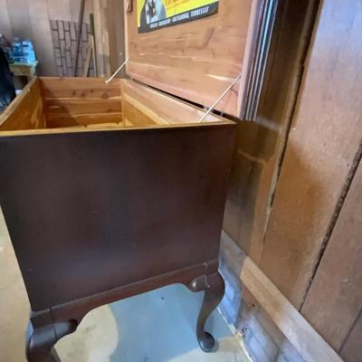Vintage Queen Anne style Cedar Chest. 19 x 32 x 45