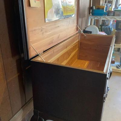 Vintage Queen Anne style Cedar Chest. 19 x 32 x 45
