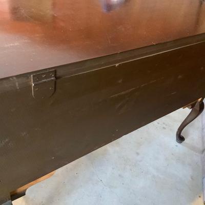 Vintage Queen Anne style Cedar Chest. 19 x 32 x 45