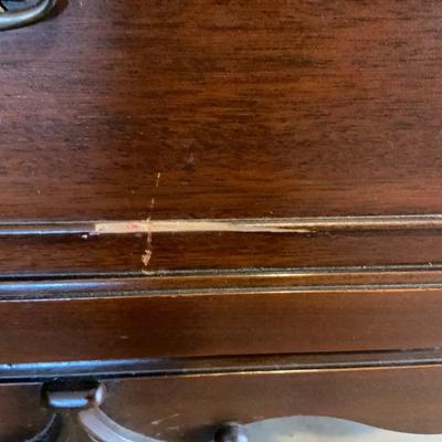 Vintage Queen Anne style Cedar Chest. 19 x 32 x 45