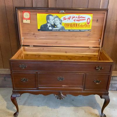 Vintage Queen Anne style Cedar Chest. 19 x 32 x 45