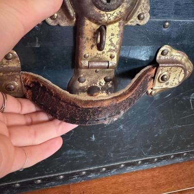 Antique Trunk by the National Vulcanized Fibre Company (LR-DZ)