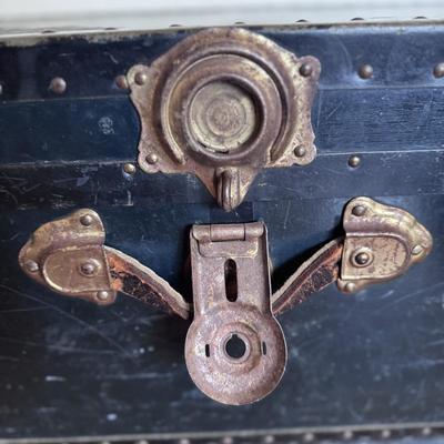 Antique Trunk by the National Vulcanized Fibre Company (LR-DZ)