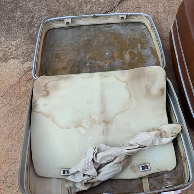 Lot of 3 Vintage Suitcases. Royal Traveller and Samsonite