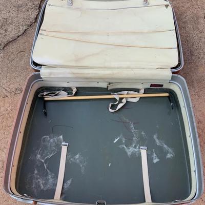 Lot of 3 Vintage Suitcases. Royal Traveller and Samsonite