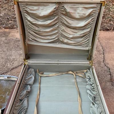 Lot of 3 Vintage Suitcases. Royal Traveller and Samsonite