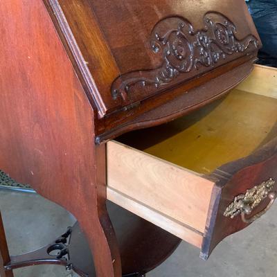 Beautiful Vintage 1 drawer Secretary Desk in good condition,