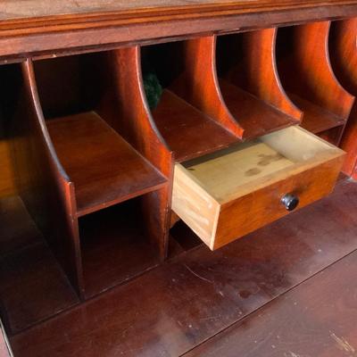 Beautiful Vintage 1 drawer Secretary Desk in good condition,