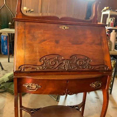 Beautiful Vintage 1 drawer Secretary Desk in good condition,