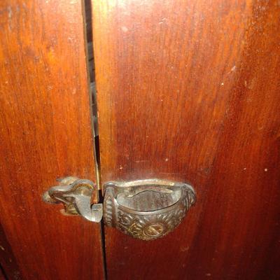 Vintage Wooden Side/Accent Cabinet- Approx 26 1/2" x 15" x 29" Tall