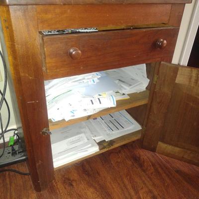 Vintage Wooden Side/Accent Cabinet- Approx 26 1/2" x 15" x 29" Tall