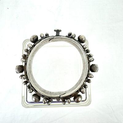 1233 Antique Mizam South Morocco Mauritania Silver Hinged Bracelet