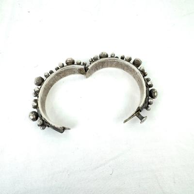 1233 Antique Mizam South Morocco Mauritania Silver Hinged Bracelet