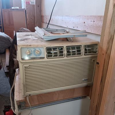 WHIRLPOOL AIR CONDITIONER, WORKS GREAT!