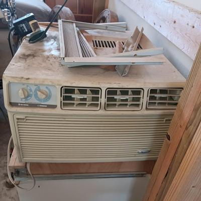 WHIRLPOOL AIR CONDITIONER, WORKS GREAT!