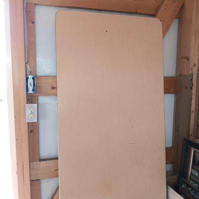 6 FOOT TABLE WITH FORMICA TOP AND FOLDING LEGS