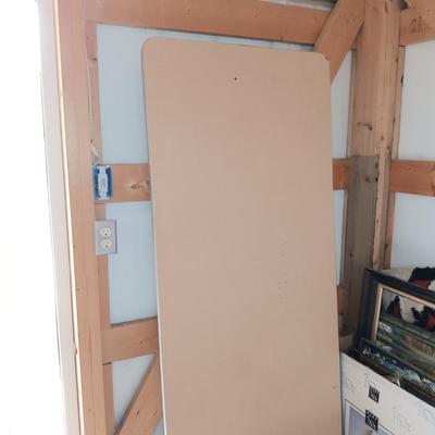 6 FOOT TABLE WITH FORMICA TOP AND FOLDING LEGS